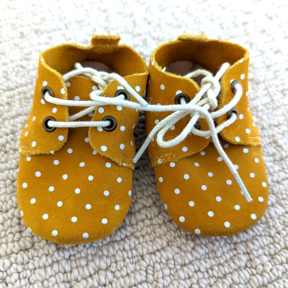 NEW Piper Finn Baby Shoe - marigold polka dot, size 3